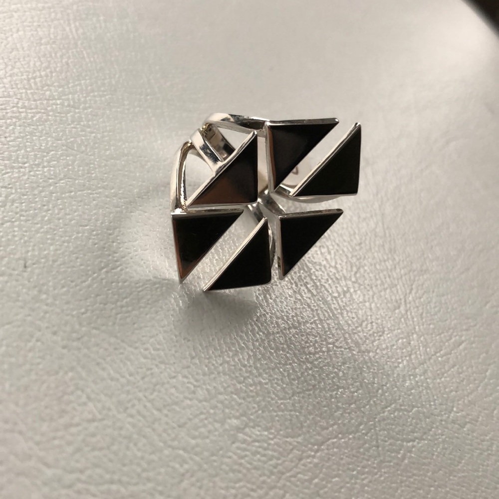 NOir ring